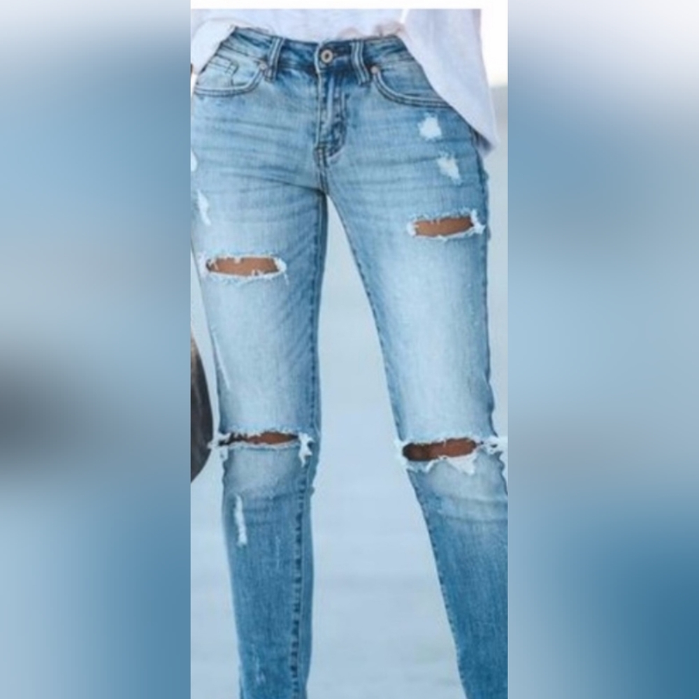 KanCan Jeans Holly-Cecelia Light Wash Distressed